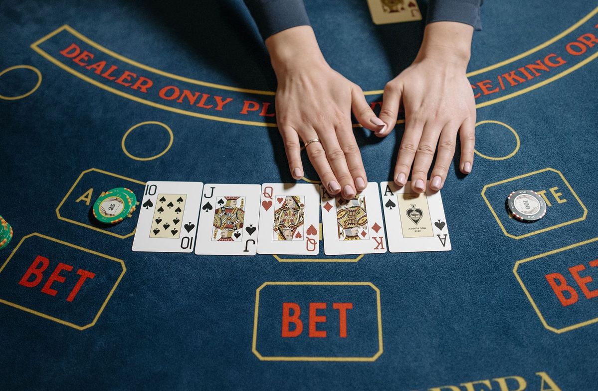 lucky 777 slots real money Live Casino